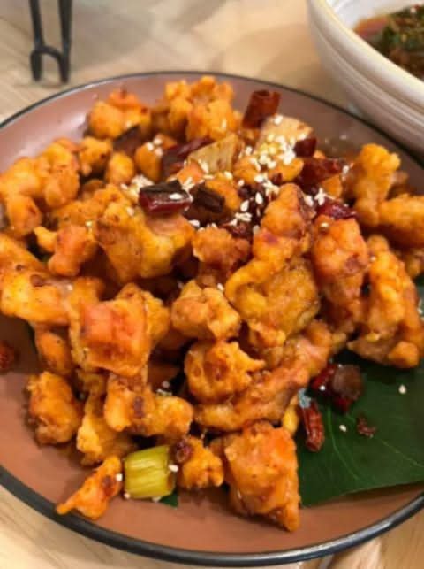 Chef1 Deep fried chicken with spicy capsicum 辣子鸡丁  🌶️
